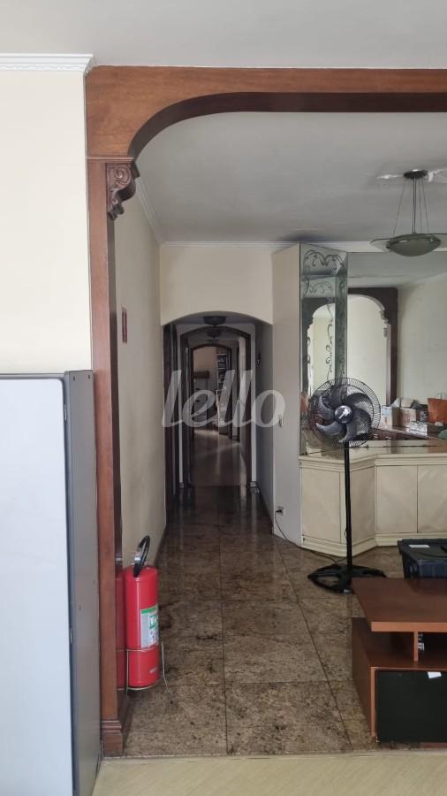 SALA de Casa à venda, sobrado com 304 m², 6 quartos e 8 vagas em Vila Carrão - São Paulo