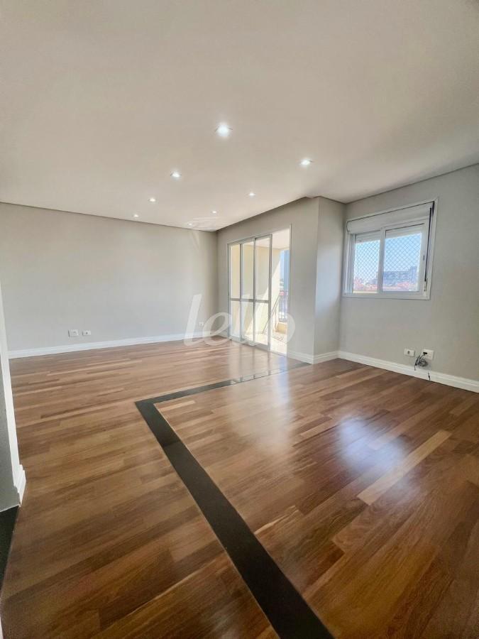 SALA de Apartamento à venda, Padrão com 74 m², 3 quartos e 2 vagas em Vila Bertioga - São Paulo