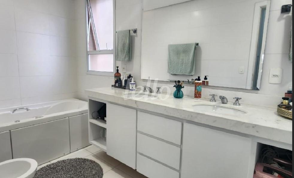 BANHEIRO de Apartamento à venda, Padrão com 170 m², 3 quartos e 3 vagas em Vila Mariana - São Paulo