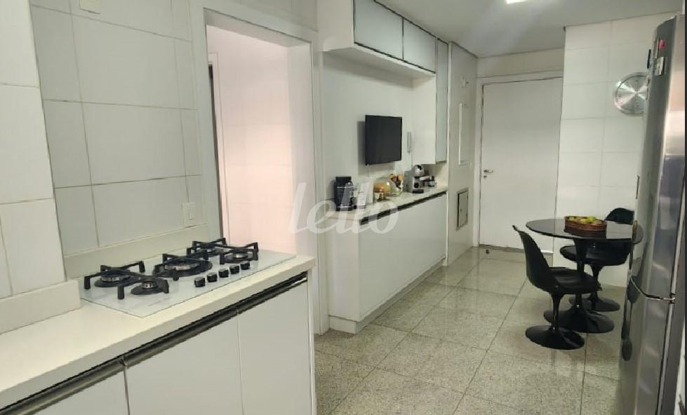 COZINHA de Apartamento à venda, Padrão com 170 m², 3 quartos e 3 vagas em Vila Mariana - São Paulo