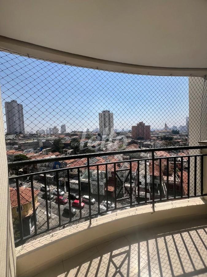 VISTA SACADA SALA de Apartamento à venda, Padrão com 74 m², 3 quartos e 2 vagas em Vila Bertioga - São Paulo