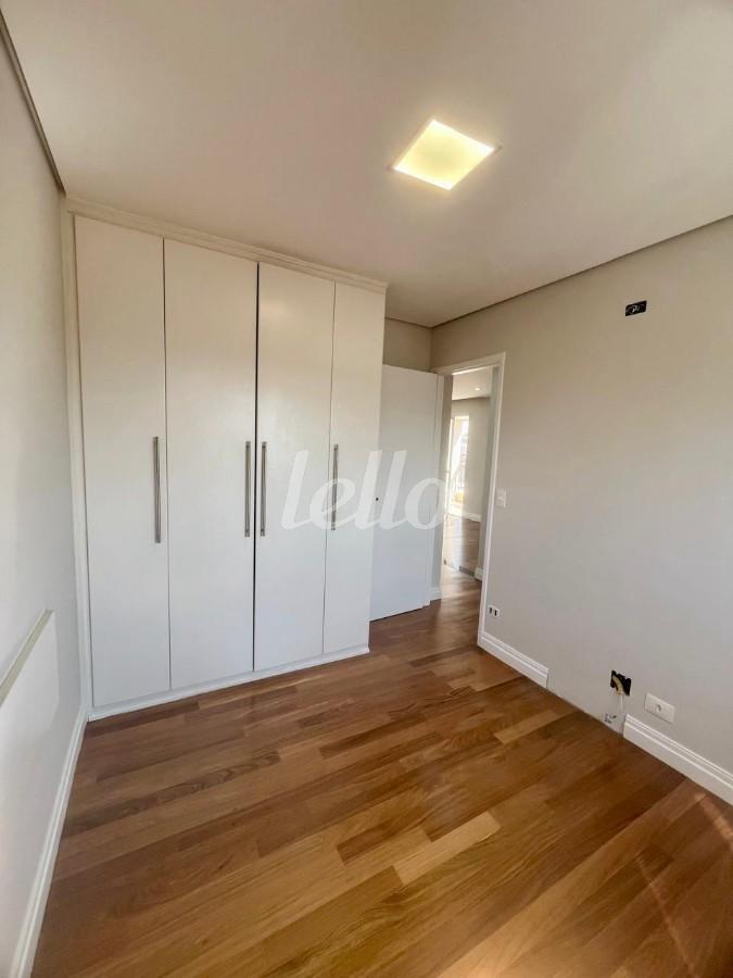 DORMITÓRIO de Apartamento à venda, Padrão com 74 m², 3 quartos e 2 vagas em Vila Bertioga - São Paulo