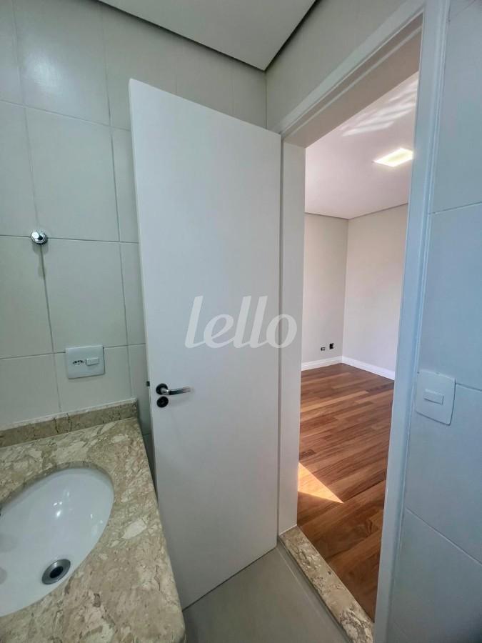 BANHEIRO SUITE de Apartamento à venda, Padrão com 74 m², 3 quartos e 2 vagas em Vila Bertioga - São Paulo