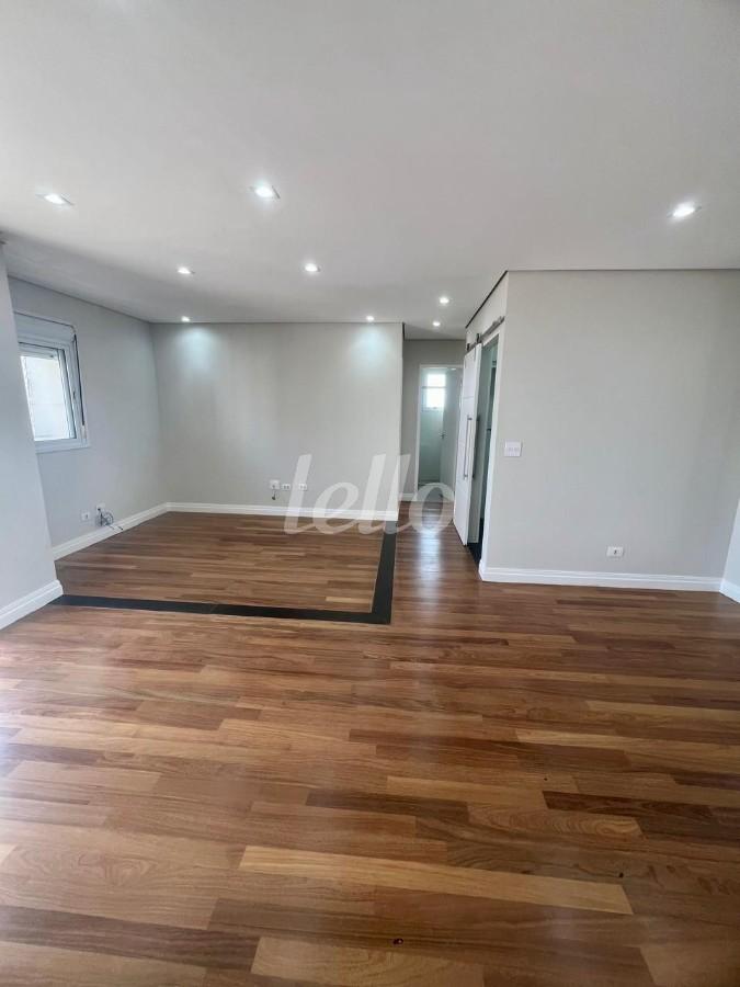 SALA de Apartamento à venda, Padrão com 74 m², 3 quartos e 2 vagas em Vila Bertioga - São Paulo