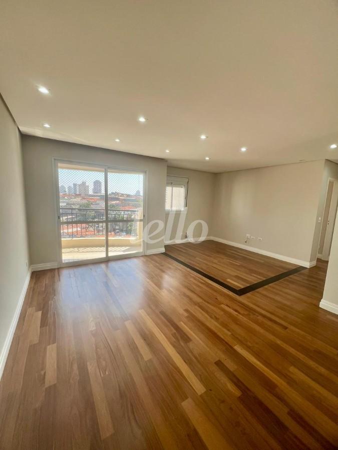 SALA de Apartamento à venda, Padrão com 74 m², 3 quartos e 2 vagas em Vila Bertioga - São Paulo