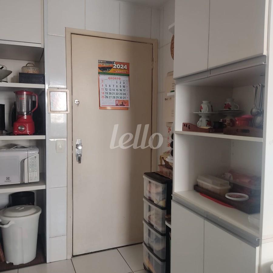 PORTA DE ACESSO PELA COZINHA de Apartamento à venda, Padrão com 97 m², 3 quartos e 1 vaga em Parque São Jorge - São Paulo