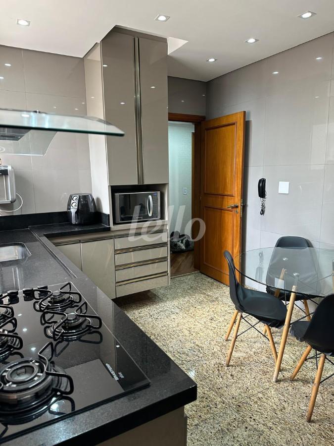 COZINHA de Apartamento à venda, Padrão com 122 m², 3 quartos e 2 vagas em Vila Santo Estevão - São Paulo