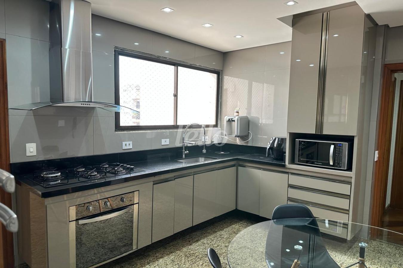 COZINHA de Apartamento à venda, Padrão com 122 m², 3 quartos e 2 vagas em Vila Santo Estevão - São Paulo