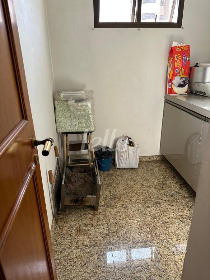 QUARTO DE SERVIÇO de Apartamento à venda, Padrão com 122 m², 3 quartos e 2 vagas em Vila Santo Estevão - São Paulo