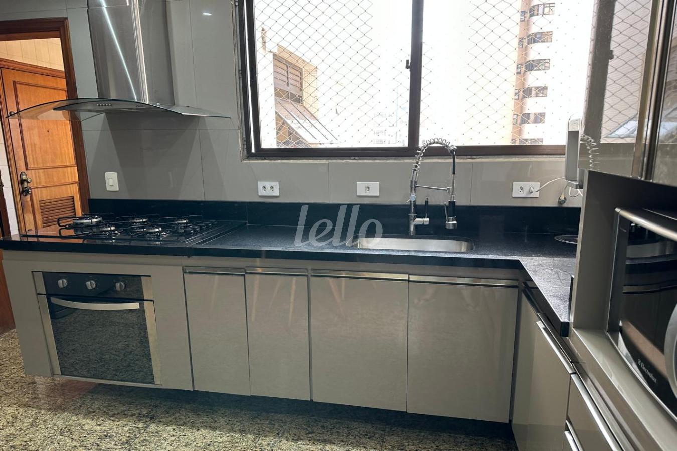 COZINHA de Apartamento à venda, Padrão com 122 m², 3 quartos e 2 vagas em Vila Santo Estevão - São Paulo