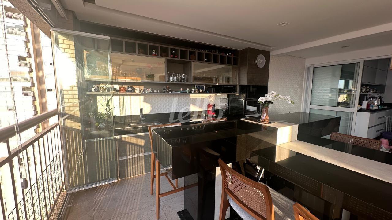 VARANDA GOURMET de Apartamento à venda, Padrão com 250 m², 3 quartos e 4 vagas em Ch Santo Antônio (ZL) - São Paulo