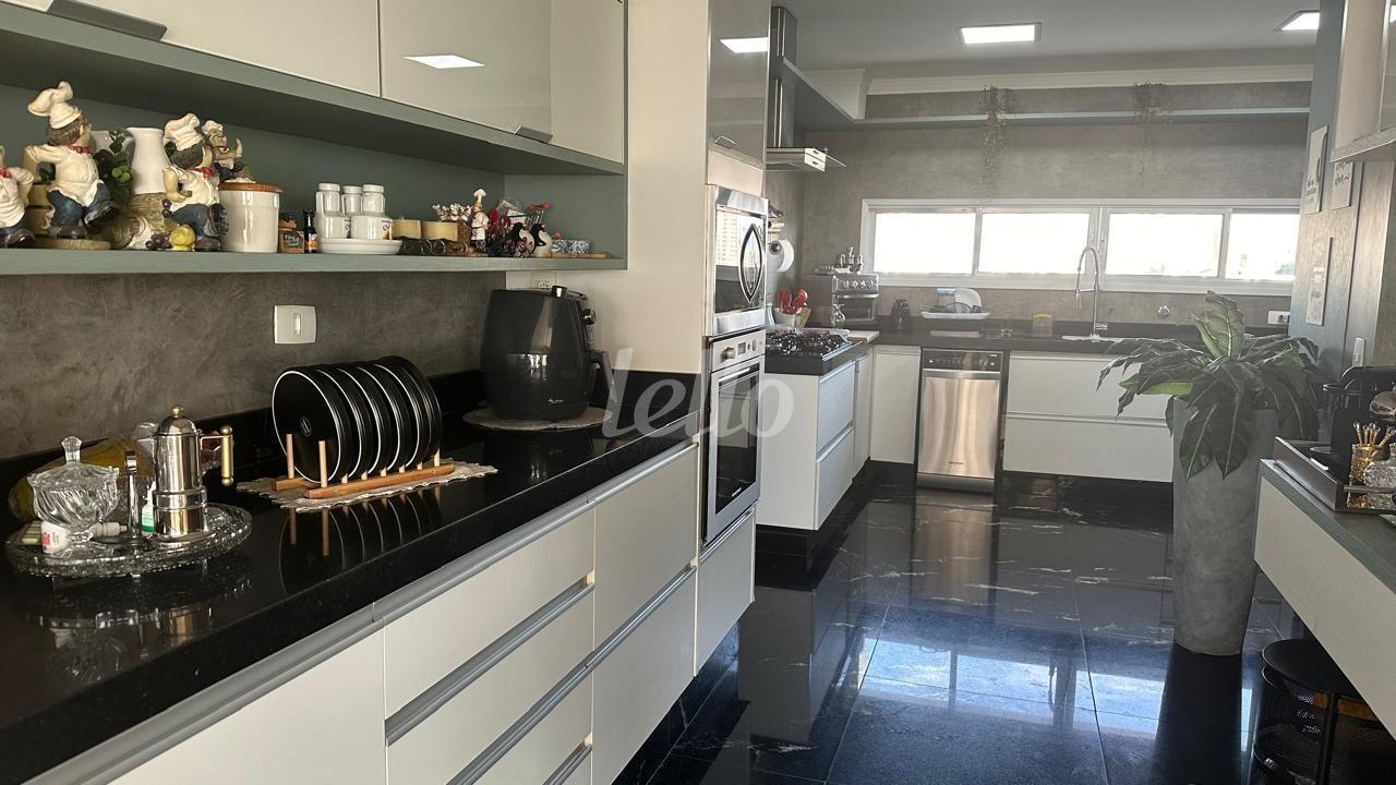 COZINHA de Apartamento à venda, Padrão com 250 m², 3 quartos e 4 vagas em Ch Santo Antônio (ZL) - São Paulo