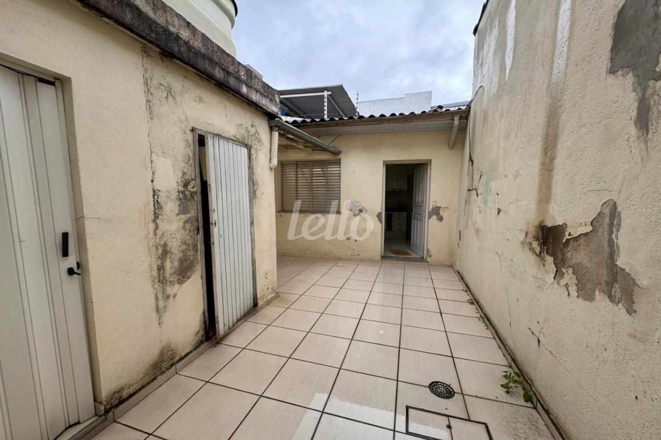 QUINTAL de Casa à venda, sobrado com 90 m², 2 quartos e em Vila Bertioga - São Paulo