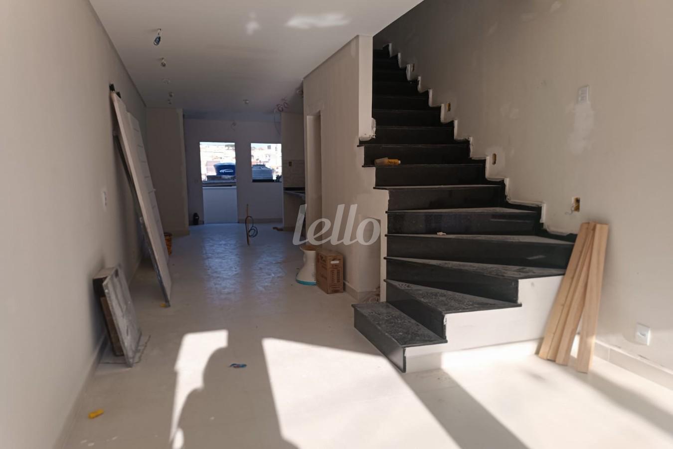 SALA 2 AMBIENTES de Casa à venda, sobrado com 90 m², 3 quartos e 3 vagas em Vila Santa Isabel - São Paulo