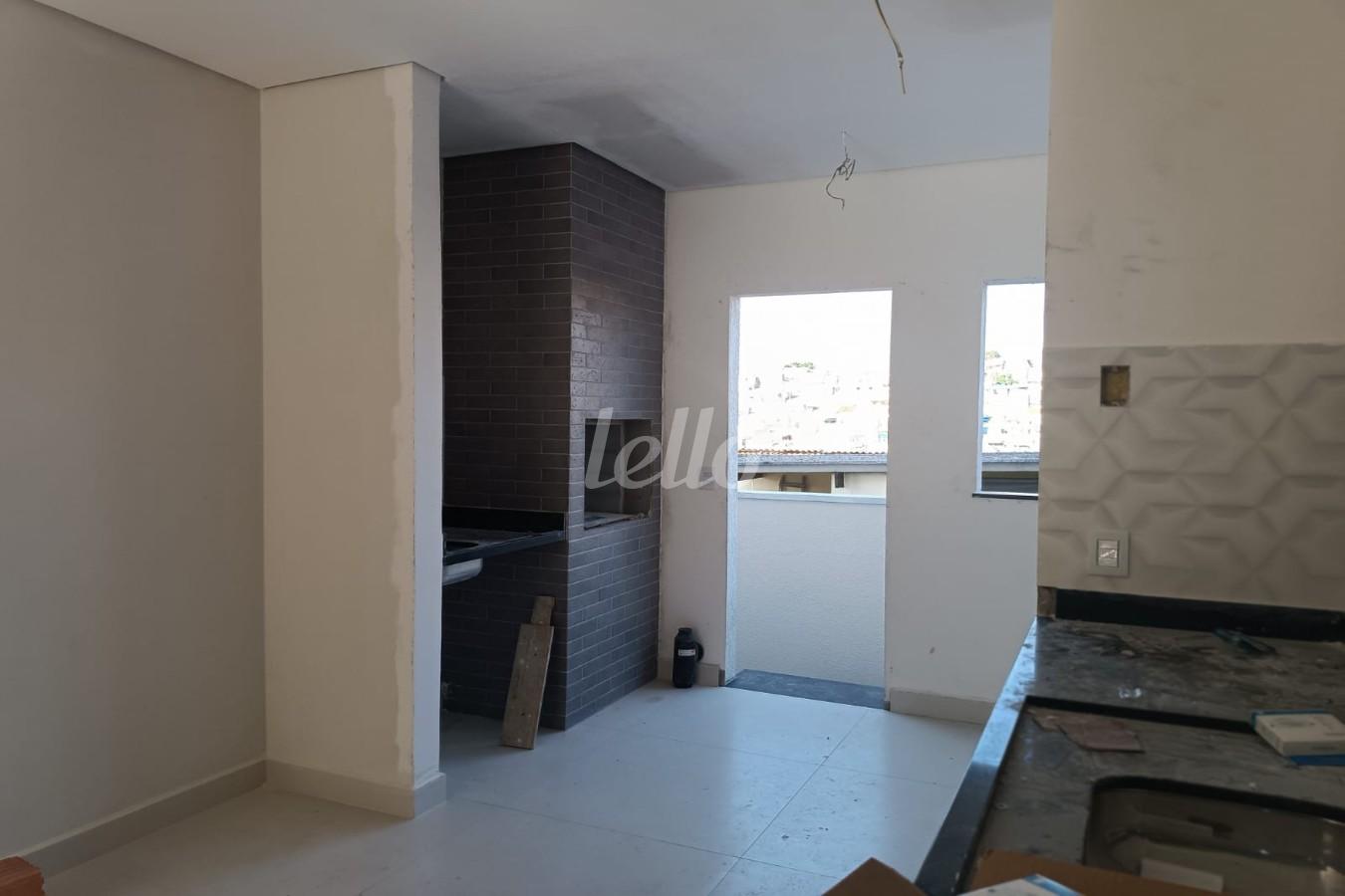 COZINHA COM ESPAÇO GOURMET de Casa à venda, sobrado com 90 m², 3 quartos e 3 vagas em Vila Santa Isabel - São Paulo