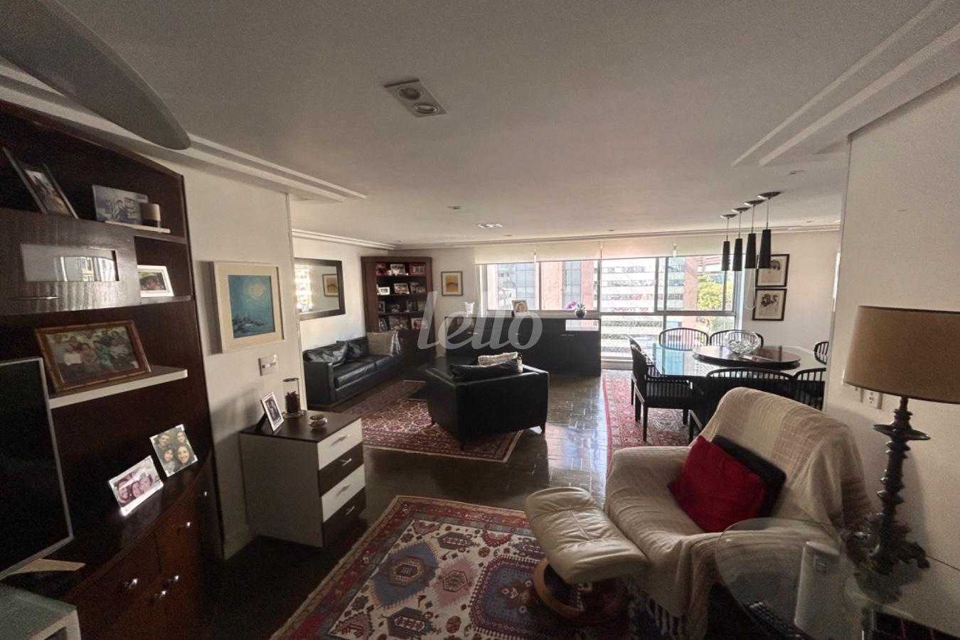 SALA de Apartamento à venda, Padrão com 136 m², 3 quartos e 2 vagas em Jardim Paulista - São Paulo