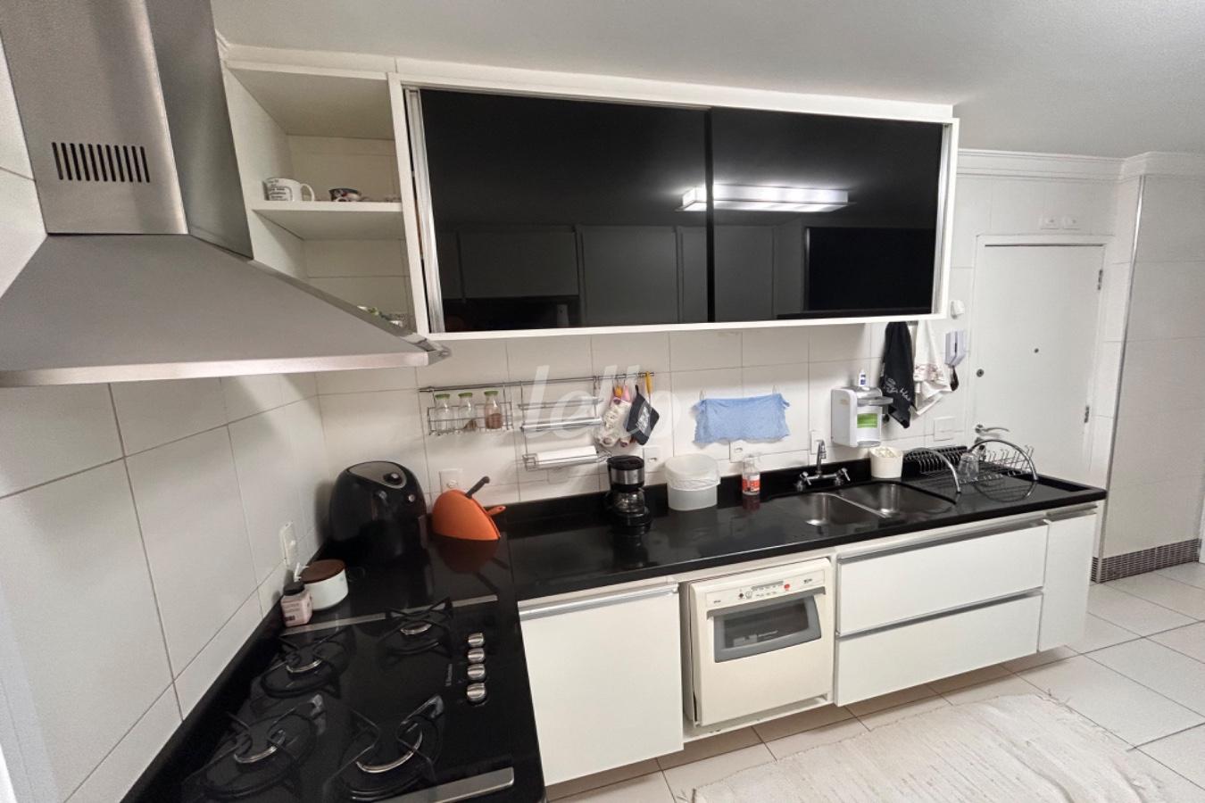 COZINHA de Apartamento à venda, Padrão com 136 m², 3 quartos e 2 vagas em Jardim Paulista - São Paulo