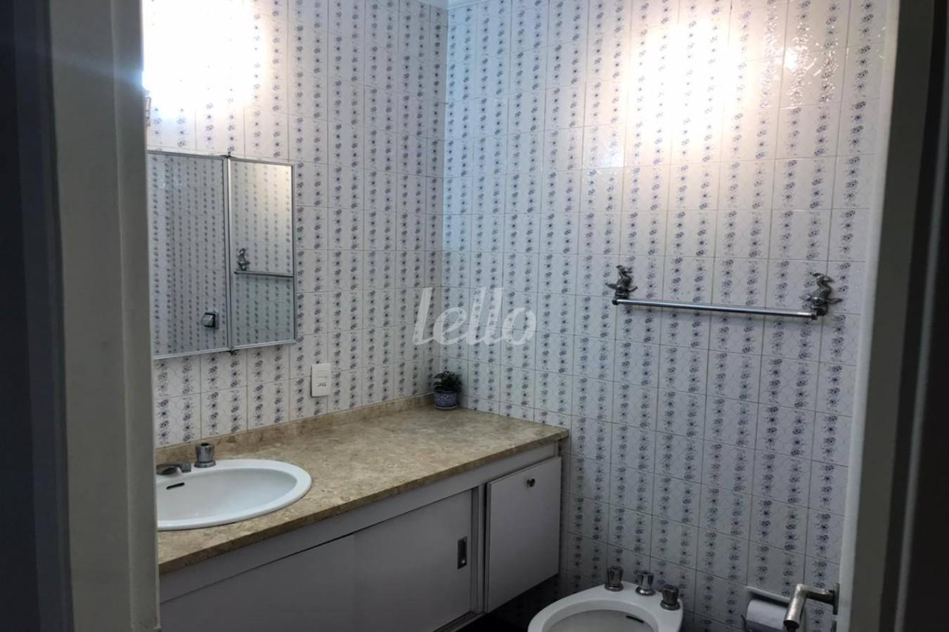 BANHEIRO de Apartamento à venda, Padrão com 125 m², 3 quartos e 1 vaga em Vila Madalena - São Paulo