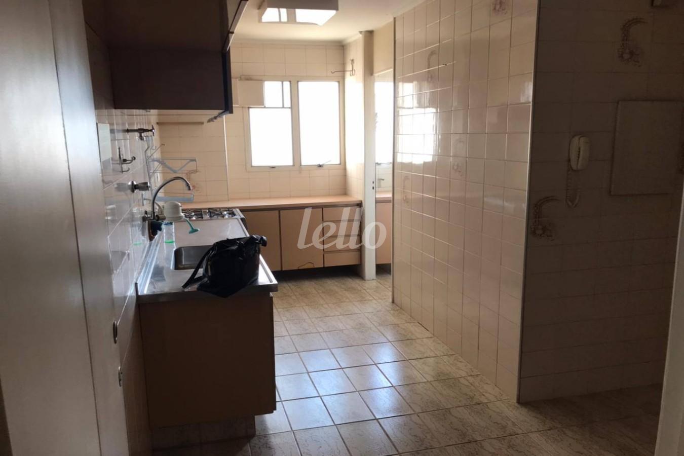 COZINHA de Apartamento à venda, Padrão com 125 m², 3 quartos e 1 vaga em Vila Madalena - São Paulo