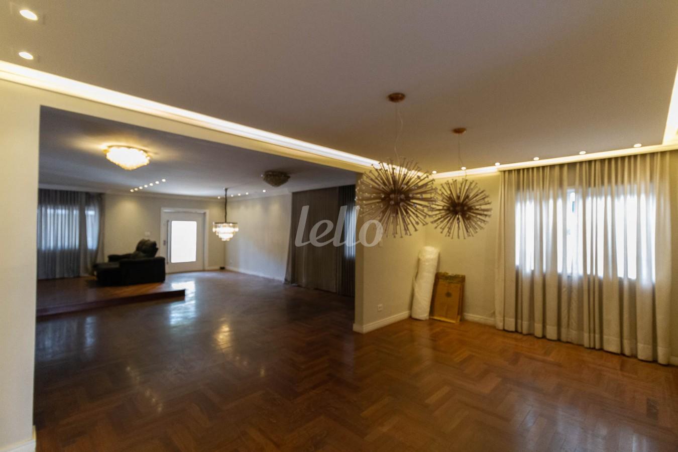 SALA de Casa para alugar, sobrado com 350 m², 4 quartos e 7 vagas em Mooca - São Paulo