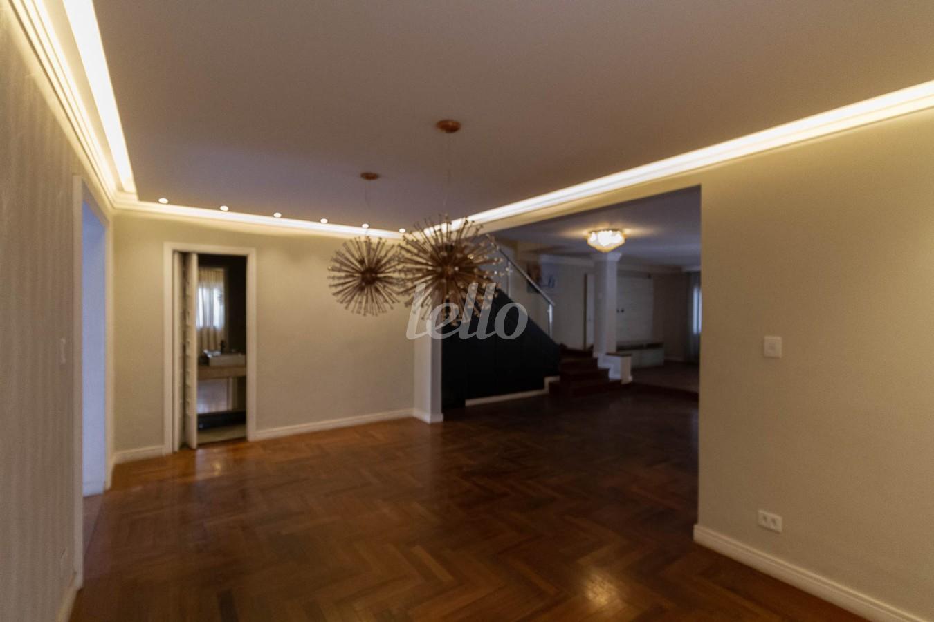 SALA de Casa para alugar, sobrado com 350 m², 4 quartos e 7 vagas em Mooca - São Paulo