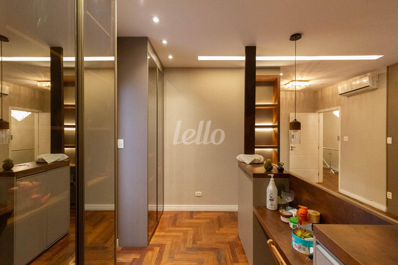 SUITE 1 de Casa para alugar, sobrado com 350 m², 4 quartos e 7 vagas em Mooca - São Paulo