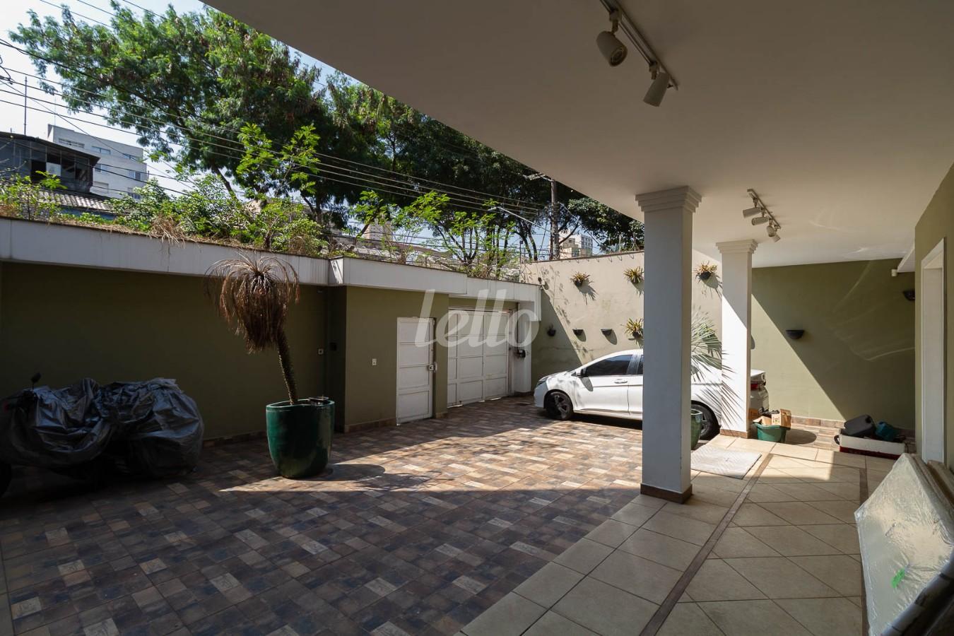 GARAGEM de Casa para alugar, sobrado com 350 m², 4 quartos e 7 vagas em Mooca - São Paulo