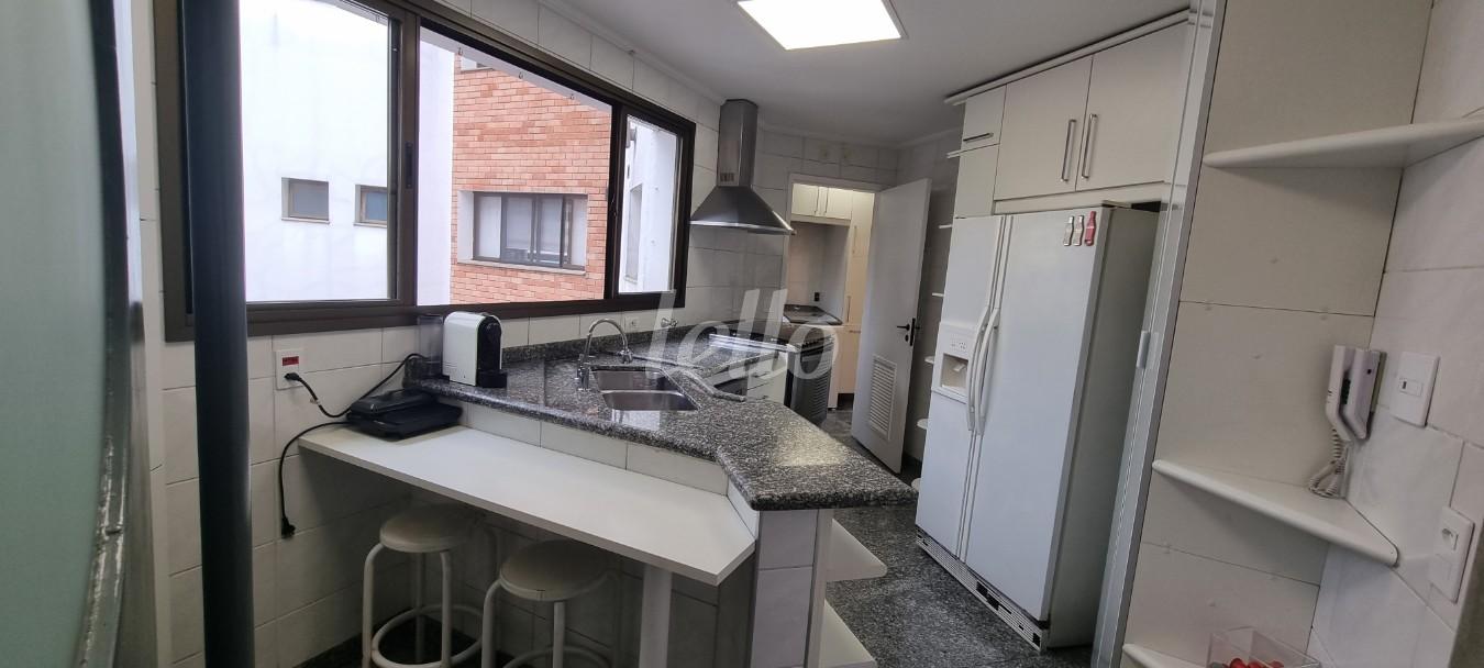 COZINHA de Apartamento para alugar, Padrão com 296 m², 4 quartos e 4 vagas em Paineiras do Morumbi - São Paulo