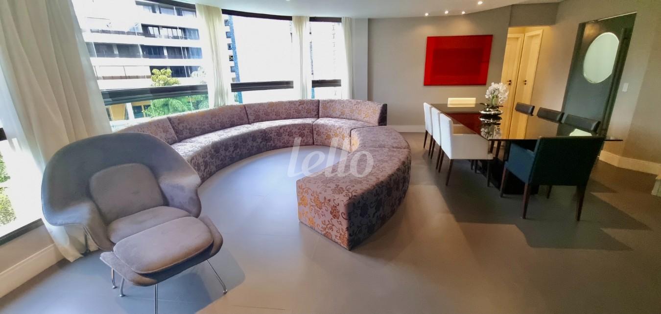 SALA de Apartamento para alugar, Padrão com 296 m², 4 quartos e 4 vagas em Paineiras do Morumbi - São Paulo