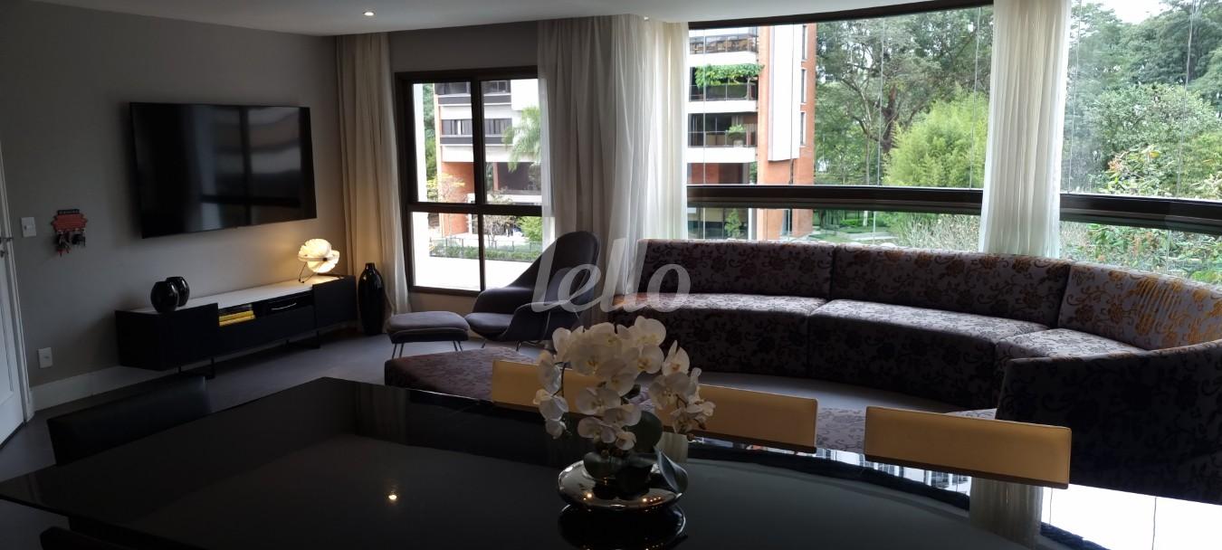 SALA de Apartamento para alugar, Padrão com 296 m², 4 quartos e 4 vagas em Paineiras do Morumbi - São Paulo