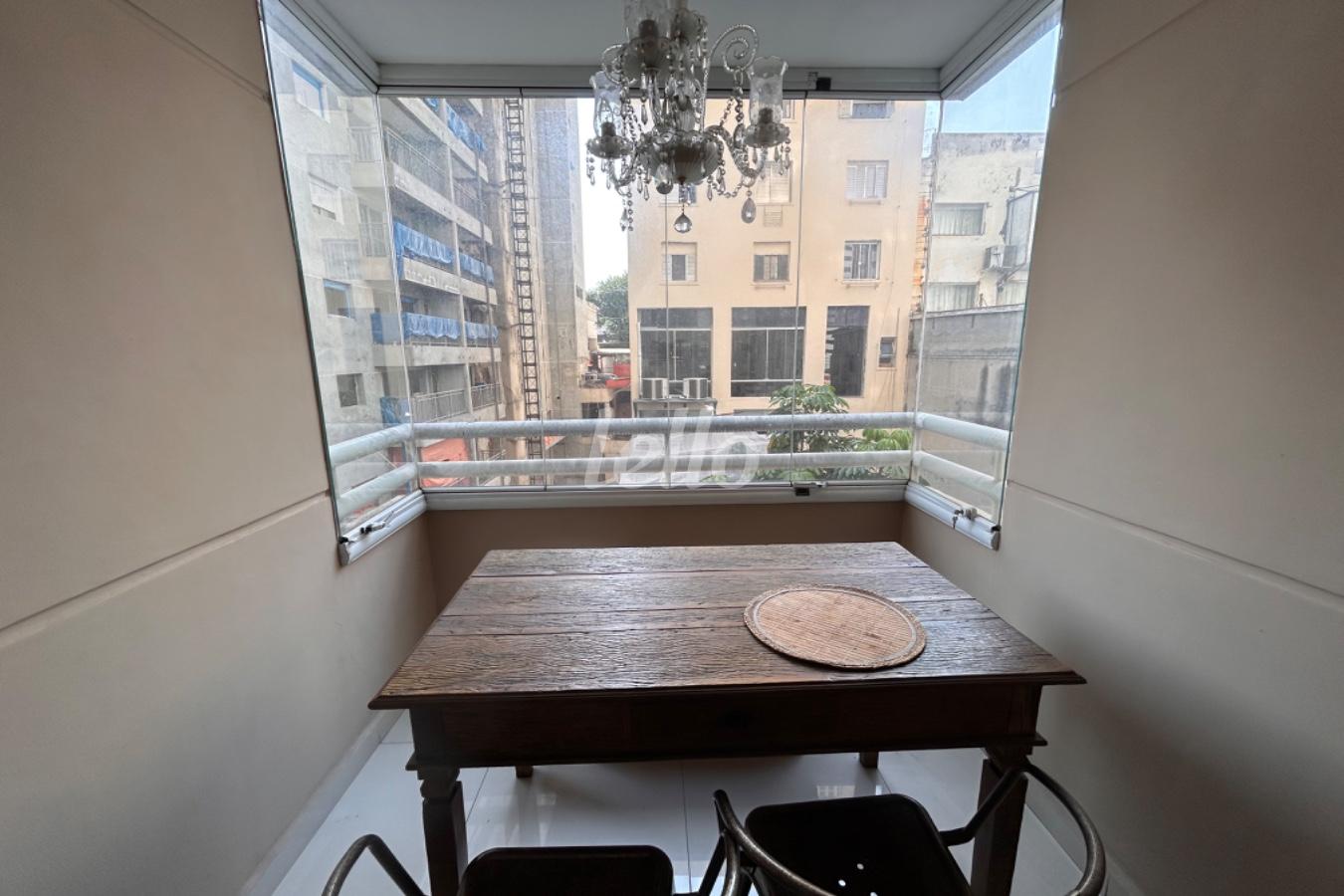 SALA de Apartamento à venda, Padrão com 45 m², 1 quarto e 1 vaga em Pinheiros - São Paulo