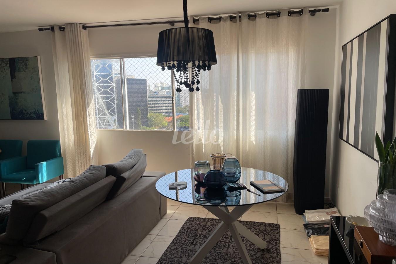 SALA de Apartamento à venda, Padrão com 87 m², 2 quartos e 1 vaga em Bela Vista - São Paulo