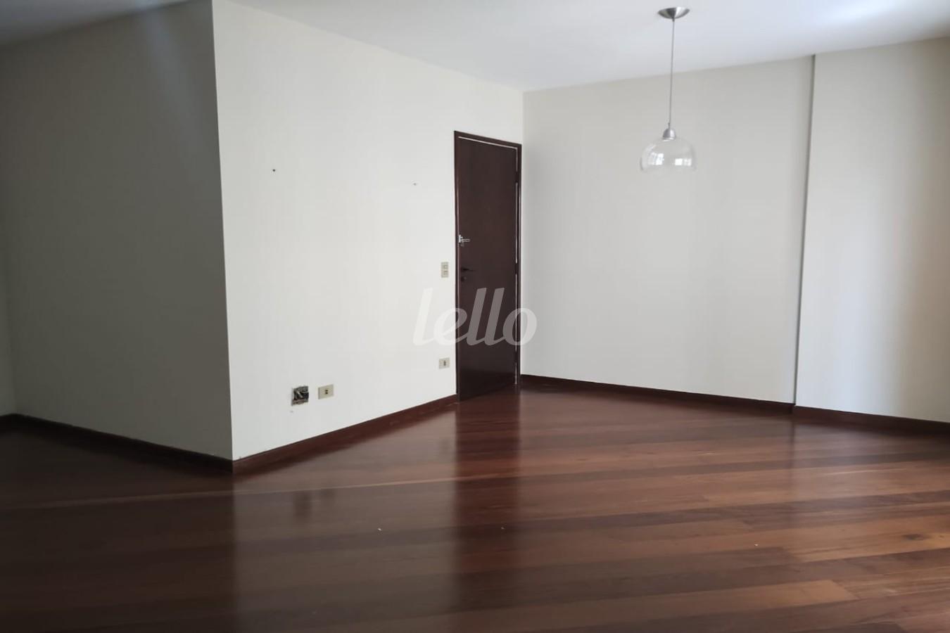 LIVING1 de Apartamento à venda, Padrão com 136 m², 4 quartos e 2 vagas em Vila Clementino - São Paulo