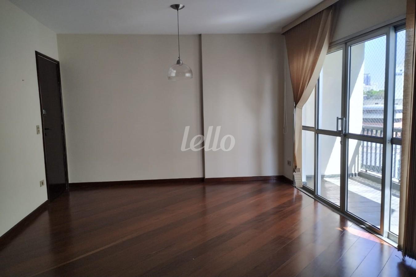 LIVING5 de Apartamento à venda, Padrão com 136 m², 4 quartos e 2 vagas em Vila Clementino - São Paulo