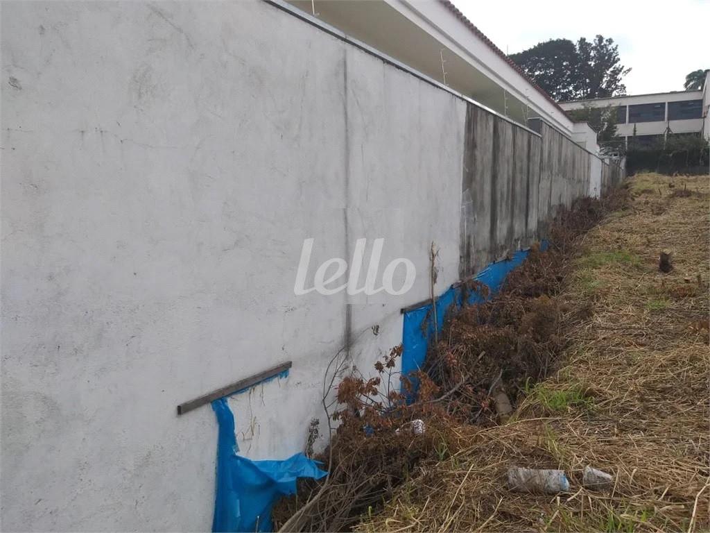 TERRENO de Área / Terreno à venda, Padrão com 1000 m², e em Vila Mazzei - São Paulo