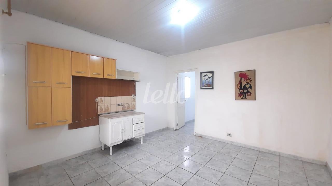 SALA/COZINHA de Casa para alugar, térrea com 30 m², 1 quarto e em Vila Aurora - São Paulo