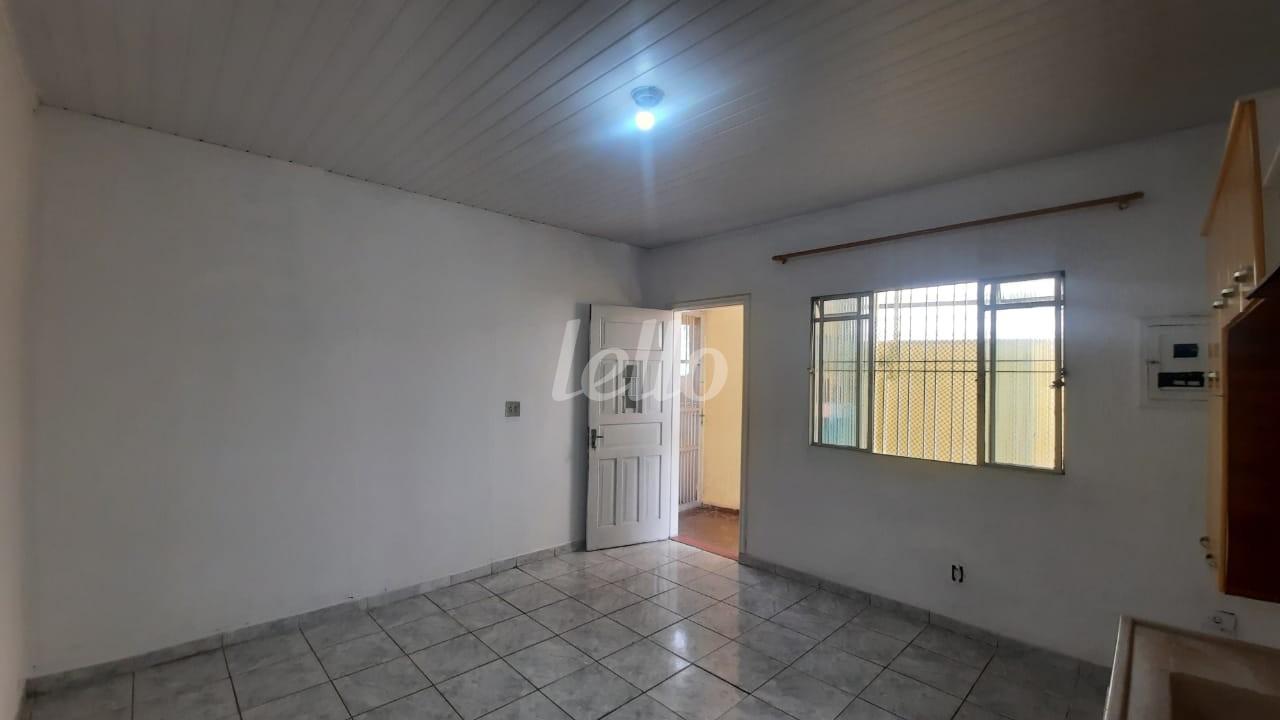 SALA/COZINHA de Casa para alugar, térrea com 30 m², 1 quarto e em Vila Aurora - São Paulo