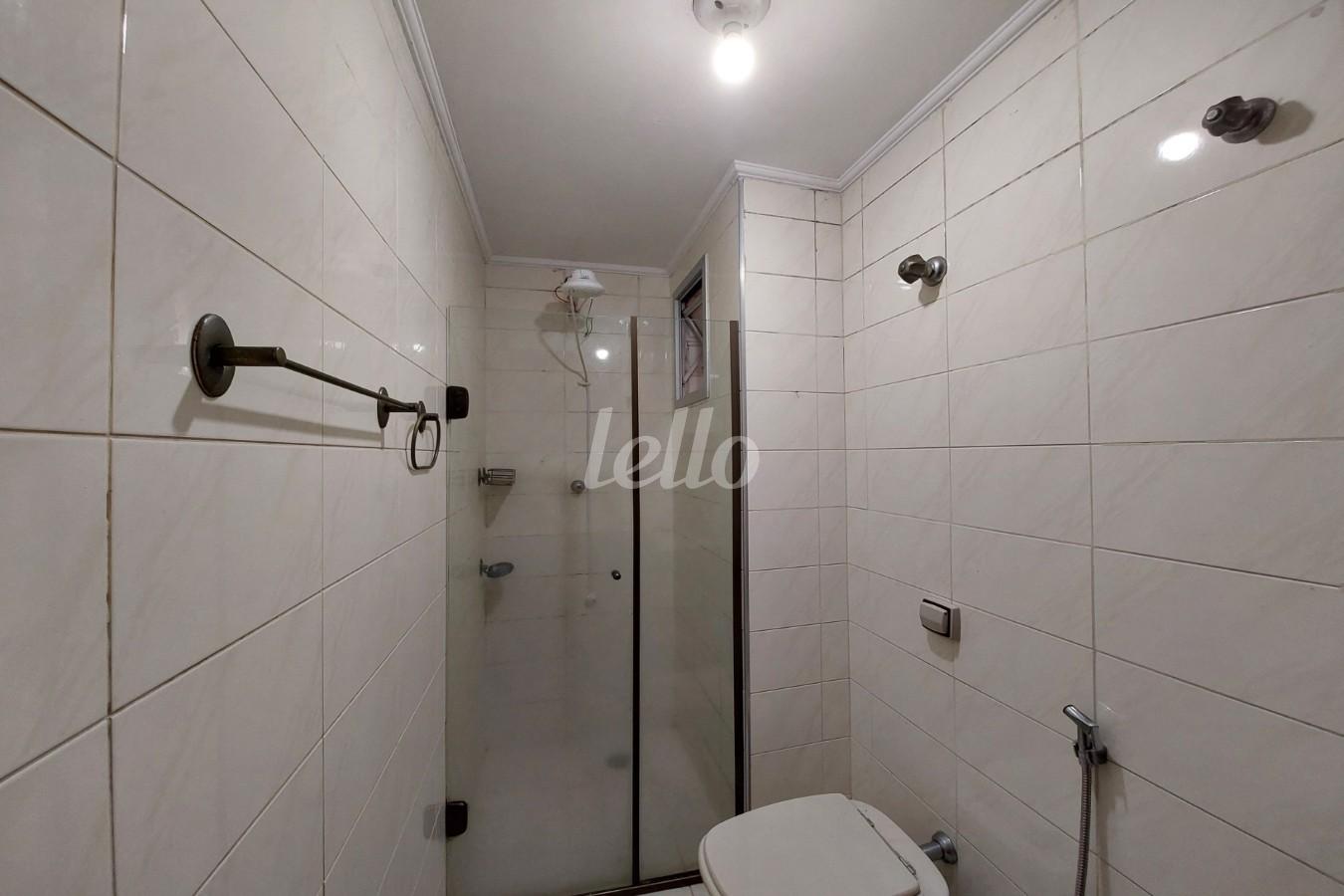 BANHEIRO SOCIAL de Apartamento à venda, Padrão com 50 m², 2 quartos e 1 vaga em Vila Gustavo - São Paulo