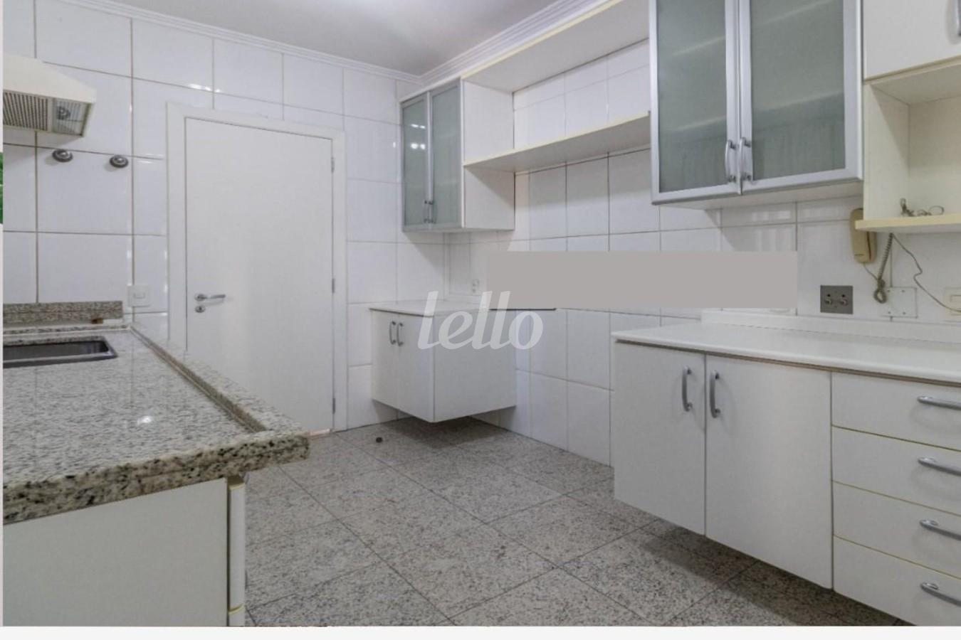 COZINHA de Apartamento à venda, Padrão com 167 m², 3 quartos e 4 vagas em Vila Uberabinha - São Paulo