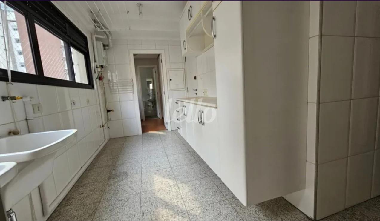 ÁREA DE SERVIÇO de Apartamento à venda, Padrão com 167 m², 3 quartos e 4 vagas em Vila Uberabinha - São Paulo