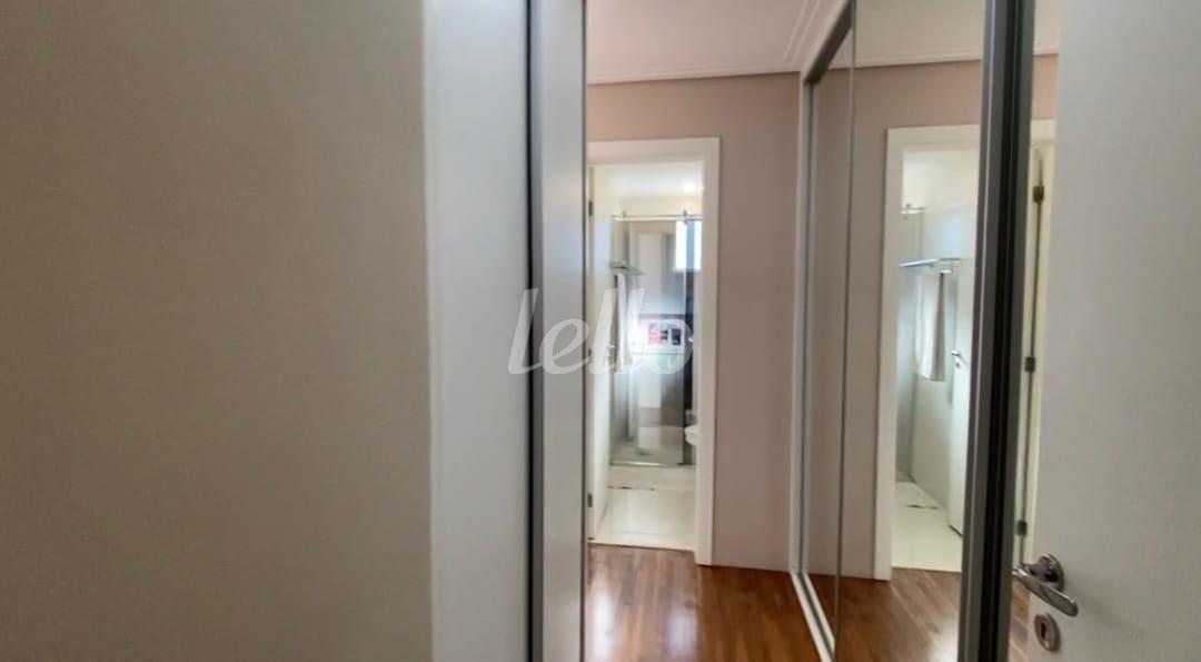 CLOSET de Apartamento à venda, Padrão com 105 m², 3 quartos e 2 vagas em Vila Bertioga - São Paulo