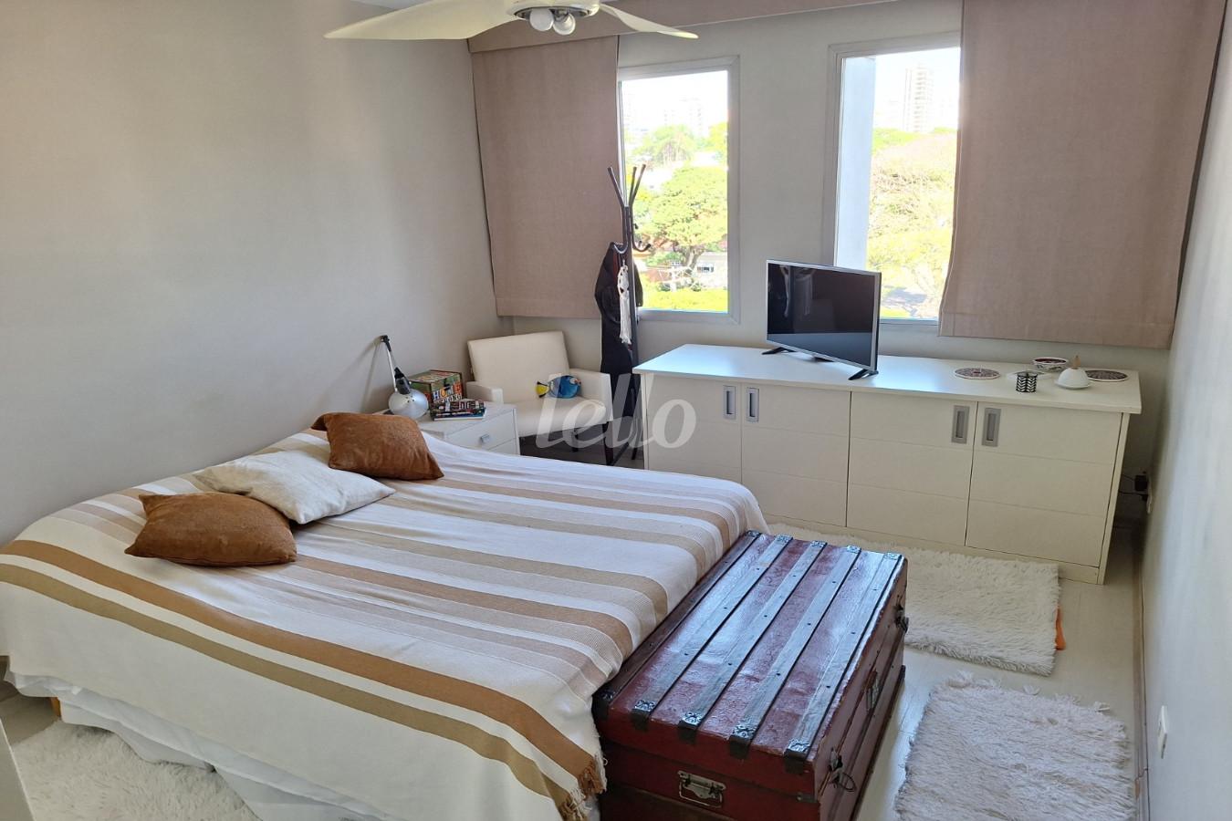 DORMITORIO de Apartamento à venda, Padrão com 137 m², 3 quartos e 3 vagas em Vila Clementino - São Paulo