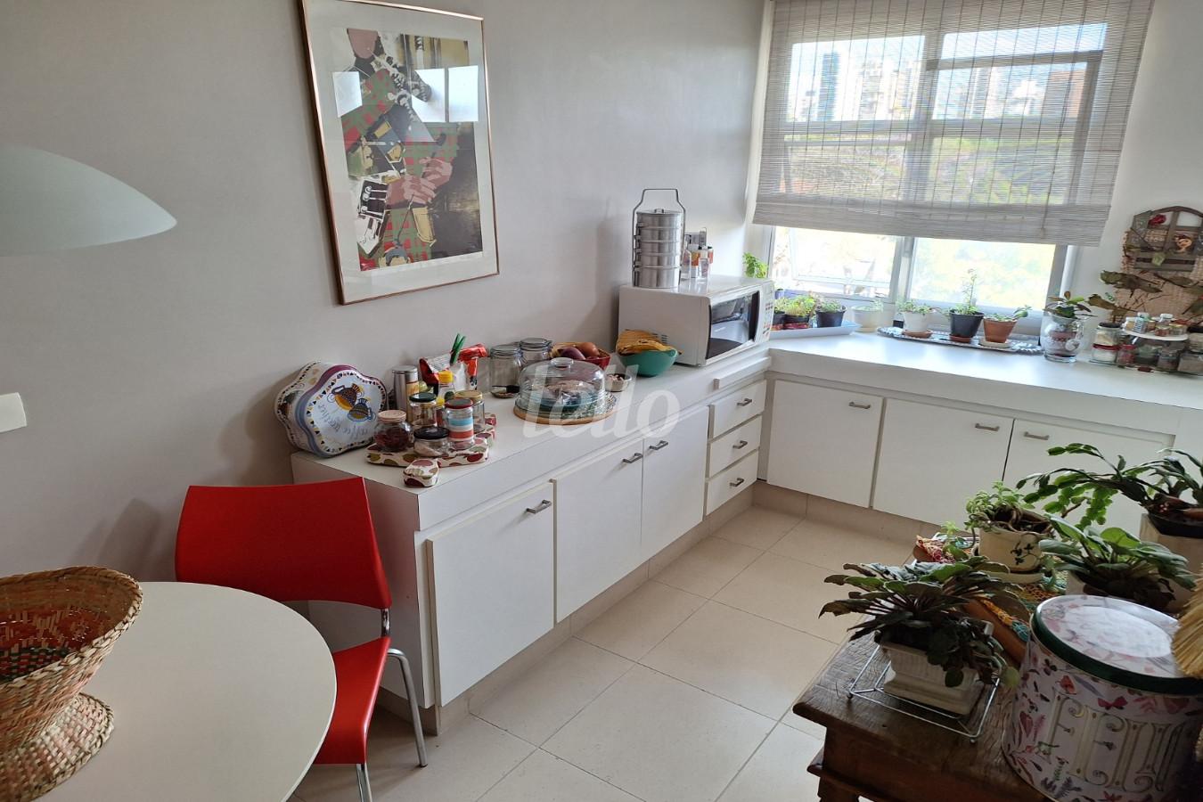 COZINHA de Apartamento à venda, Padrão com 137 m², 3 quartos e 3 vagas em Vila Clementino - São Paulo