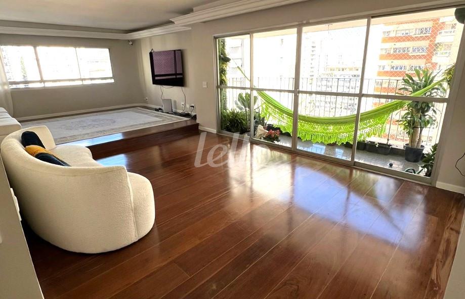 SALA de Apartamento à venda, Padrão com 200 m², 4 quartos e 4 vagas em Paraíso - São Paulo