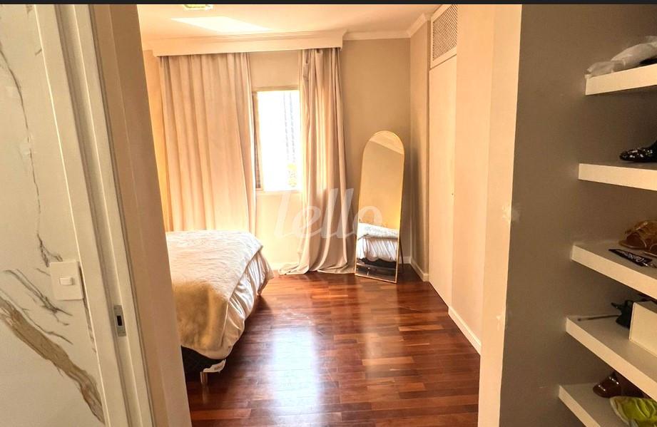 DORMITORIO de Apartamento à venda, Padrão com 200 m², 4 quartos e 4 vagas em Paraíso - São Paulo