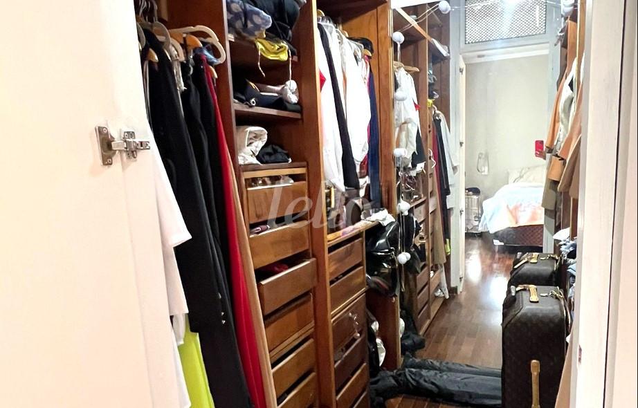 CLOSET de Apartamento à venda, Padrão com 200 m², 4 quartos e 4 vagas em Paraíso - São Paulo