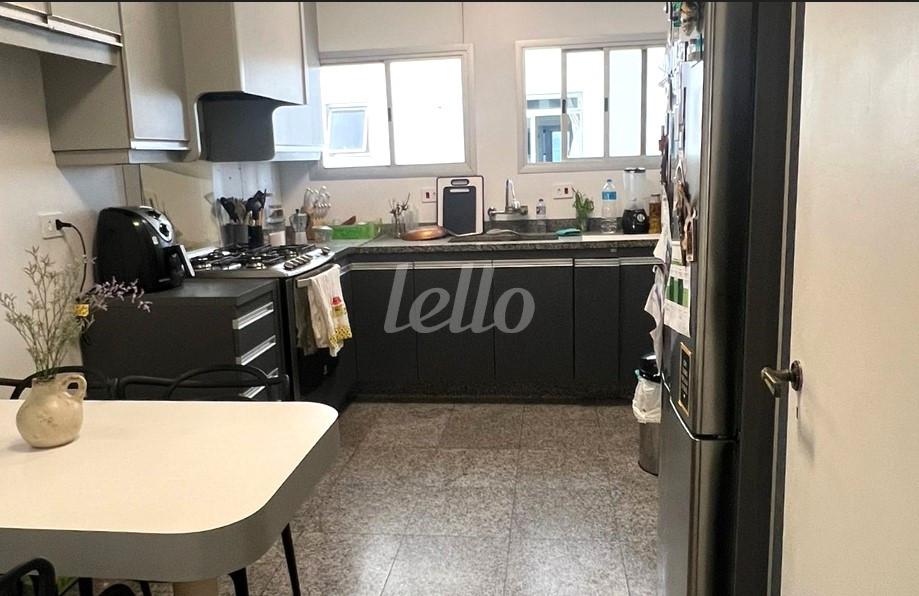 COZINHA de Apartamento à venda, Padrão com 200 m², 4 quartos e 4 vagas em Paraíso - São Paulo