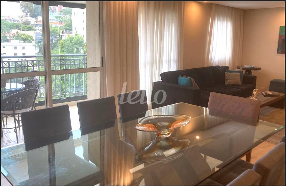 02SALA (3) de Apartamento à venda, Padrão com 131 m², 3 quartos e 2 vagas em Vila Mariana - São Paulo