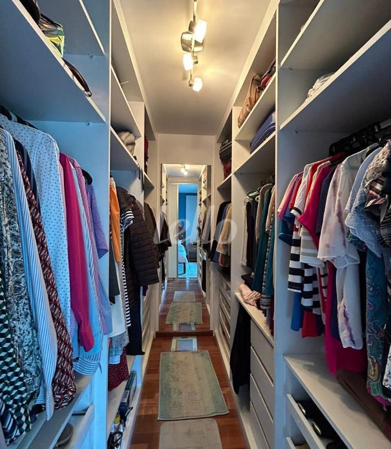 CLOSET de Apartamento à venda, Padrão com 131 m², 3 quartos e 3 vagas em Pinheiros - São Paulo