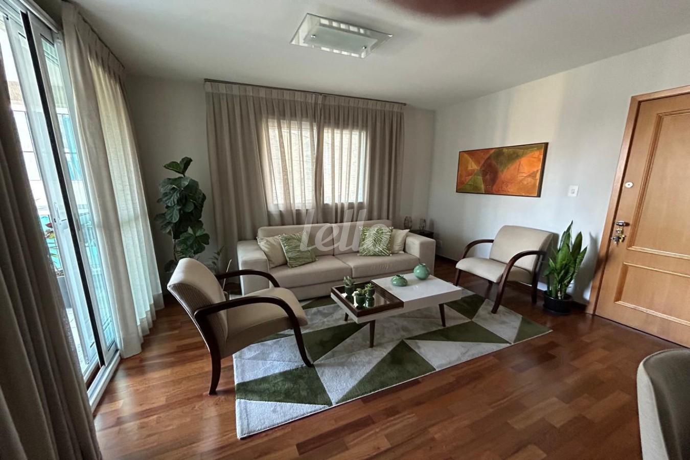 SALA de Apartamento à venda, Padrão com 131 m², 3 quartos e 3 vagas em Pinheiros - São Paulo